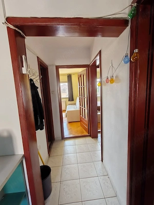 Apartament 3 camere decomandat etaj 2 zona Soarelui cu 2 balcoane centrala proprie - imagine 2
