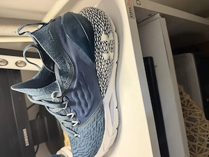 Vand adidasi under armour