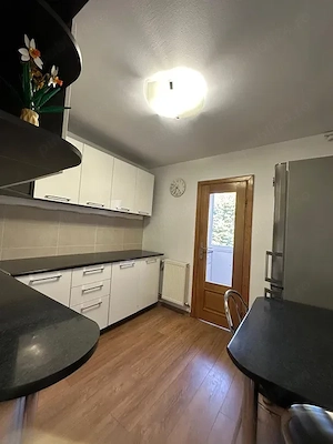 Apartament 3 camere decomandat etaj 3 zona Lunei amenajat centrala proprie