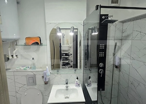 Garsoniera moderna 25 mp, renovata si mobilata complet, etaj 1 – Zona Centrala - imagine 3