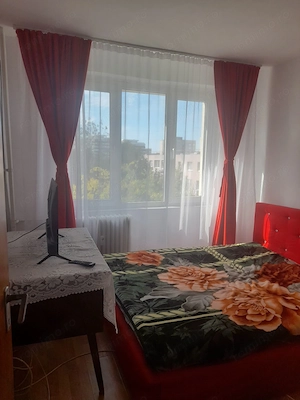 Închiriez apartament cu 4 Camere - imagine 3