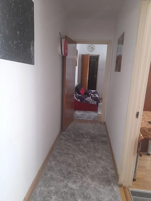 Închiriez apartament cu 4 Camere - imagine 6