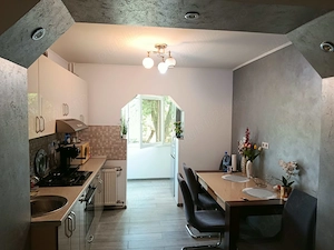Apartament 2 camere decomandat Piata Decebal Oradea - imagine 2