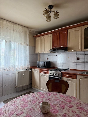 Închiriez apartament 2 camere decomandat 