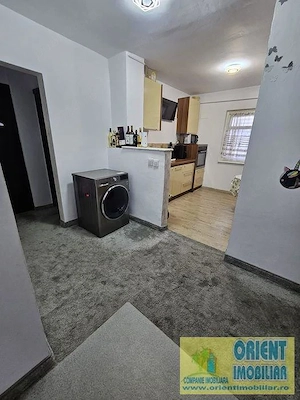 Trocadero, de vanzare 2 camere, decomandat, renovat - imagine 2