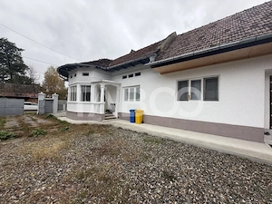 Casa cu potential de investite 8 camere 392 mpu teren 5724 m Gura Vaii - imagine 2