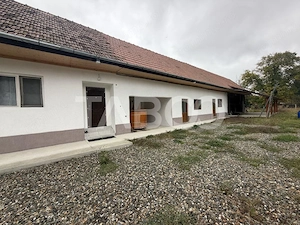 Casa cu potential de investite 8 camere 392 mpu teren 5724 m Gura Vaii - imagine 3