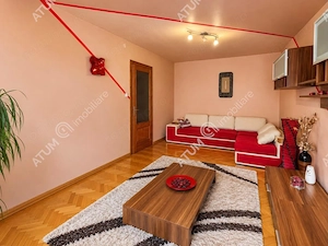 Apartament cu 2 camere decomandate etaj intermediar zona Vasile Aaron - imagine 2
