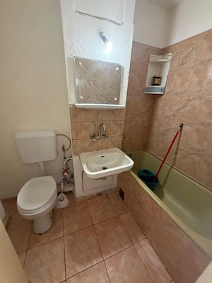 Garsonieră decomandata, 35 mp , etaj 2/4, zona Lapus Arges, vizavi de  Sucpi - imagine 4