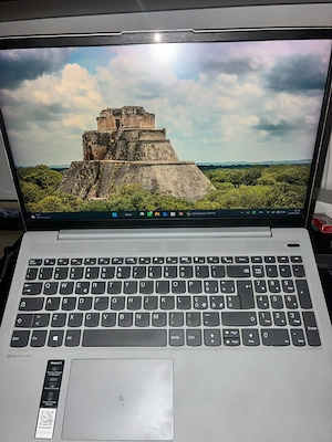 Laptop Lenovo IdeaPad 5 - Intel i7, 8GB RAM, SSD 512GB, Stare Foarte Bună