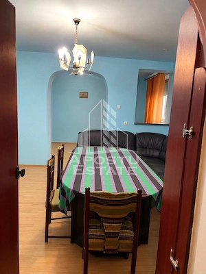 Casa cu 3 camere si curte comuna -zona Parneava - imagine 10