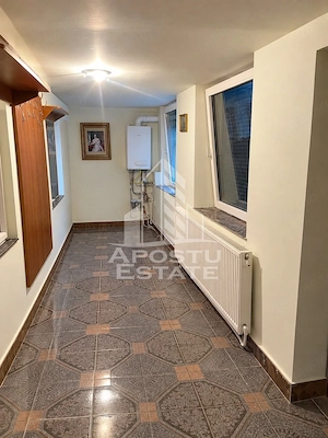 Casa cu 3 camere si curte comuna -zona Parneava - imagine 7