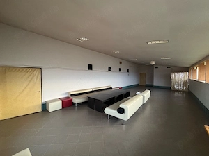 Vând sau schimb, clădire comercială cu 2 apartamente, fost club și spațiu de evenimente  - imagine 3