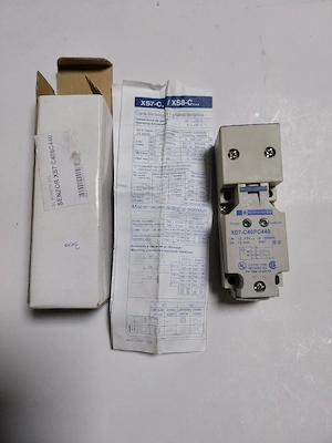 Senzor de proximitate inductiv XS7-C40PC440