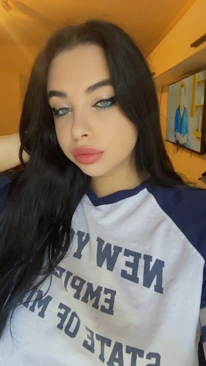 Angy doar câteva zile în oraș 