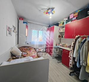 Apartament cu 4 camere, 2 bai, de vanzare, zona Soarelui - imagine 11