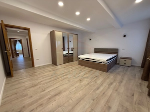 🏛️✨ APARTAMENT DEOSEBIT CU 2 CAMERE – CLĂDIRE CU VALOARE ISTORICĂ - imagine 2