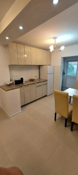 Vand apartament 2 camere renovat  - imagine 4