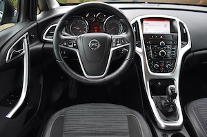 Opel Astra an 2014 motor 1.7 diesel - imagine 5