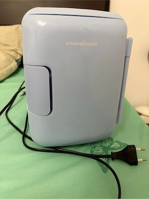 Mini frigider cosmetice
