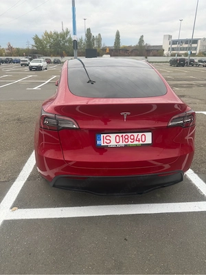 Tesla Model Y standard RWD - imagine 2