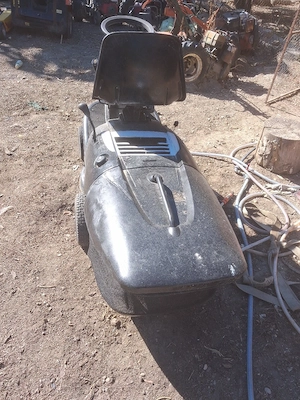 tractoraș de tuns iarba - imagine 2