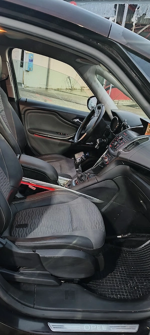 Vând sau schimb Opel Zafira c 