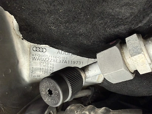 Audi A4 , 2,0 Tdi . 140 cp . Inmatriculat taxele la zii . Rate fixe si fara avans . - imagine 12