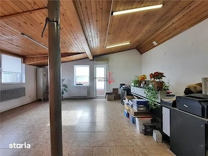 Spațiu de închiriat pretabil pentru birouri sau locuit.