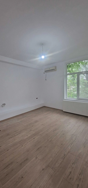 Inchiriez studio pe 2 niv., la casa, situat pe Clea Floreasca inters. cu L.A. Bănciulescu Gheorghe, 