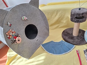 Articolele   accesorii pentru pisici, ansamblu de joaca, casuta pliabila, zgarda cu clopotei, culcus - imagine 3