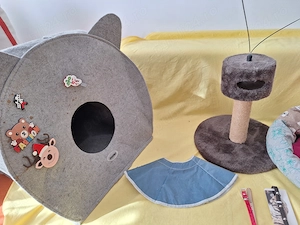 Articolele   accesorii pentru pisici, ansamblu de joaca, casuta pliabila, zgarda cu clopotei, culcus - imagine 4