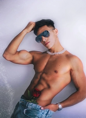 Twink latino nou la tine in oras 