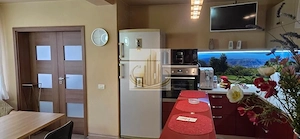 Casă din cărămidă cu spațiu comercial la stradă, garaj și curte - imagine 12