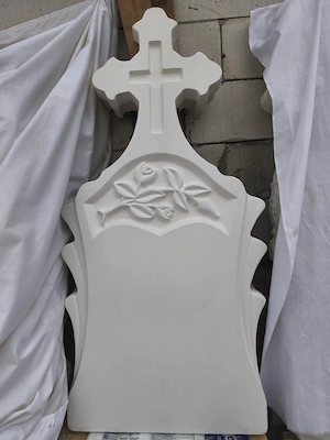 Monumente Funerare  