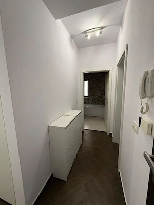 Apartament cu 2 camere si curte - imagine 4