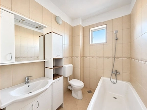 Bloc tip asociatie - zona Kiriac. 4 camere, 3 balcoane. Garaj si boxa. - imagine 7