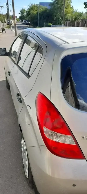 HYUNDAI I20, 5l 100km, 1.2  84CP, euro 5,benzina, 2012 - imagine 5