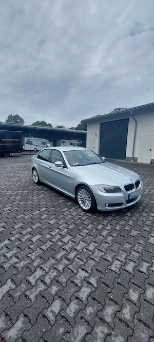 Bmw e90 lci 318i - imagine 5