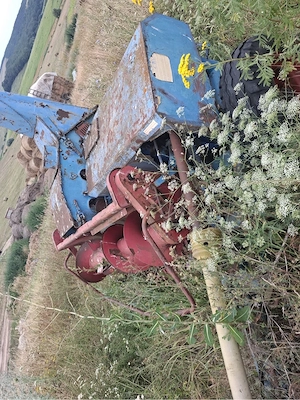 vând tocătoare pe 2 rânduri cu 2 mase una de porumb si una de lucernă  - imagine 5