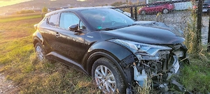 Toyota CHR avariat - imagine 4