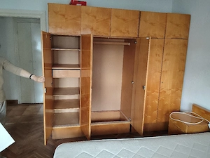 Mobila de dormitor din lemn masiv