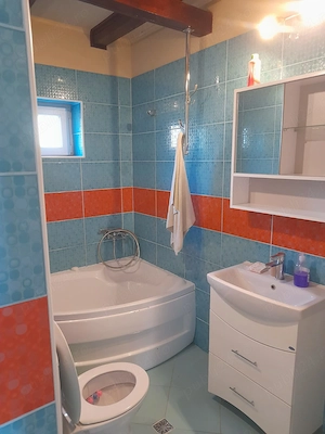 Vând casa în Câmpina duplex 100+100m.patrati cu branșamente separate - imagine 8
