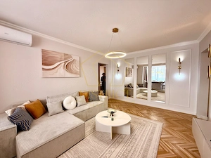 Apartament deosebit cu 3 camere-zona ultracentrala - imagine 2