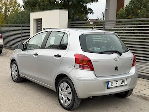 Toyota Yaris Model Comfort 2010 EXEMPLAR CU DOAR 800 KM NOUĂ 1.3 VVT-i 100Cp Primul Propietar 800km  - imagine 2
