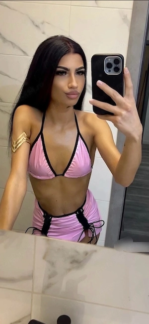 Buna ma numesc Andreea 