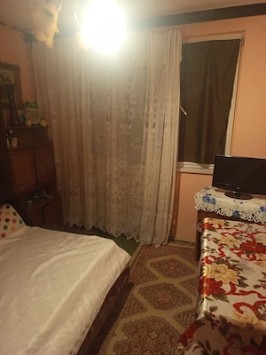 Apartament 3 camere, închiriez 2 camere, 900 lei camera