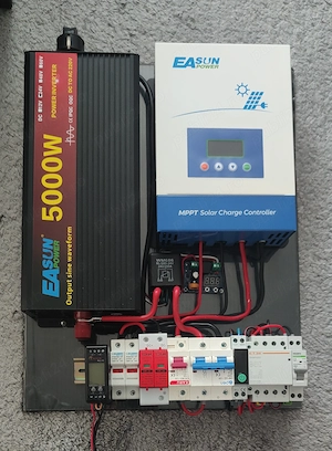 Sistem modular fotovoltaic format din MPPT si invertor pentru 3kw panouri si baterii stocare