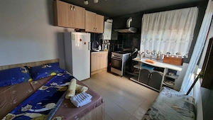 ÎNCHIRIEZ Spatiu Generos doua corpuri de casa (apartament corpul A si camera cu baie propie corpul B - imagine 3