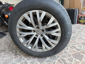 Jante Volkswagen Touareg originale cu cauciucuri de iarna Dunlop